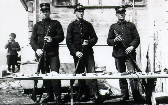 Gardes-frontière, vers 1898